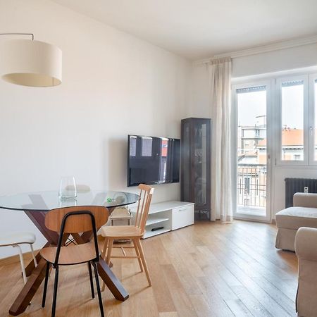 Elegante Bilocale In Zona Tortona Apartment Milan Bagian luar foto