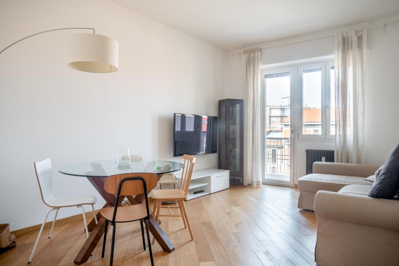 Elegante Bilocale In Zona Tortona Apartment Milan Bagian luar foto