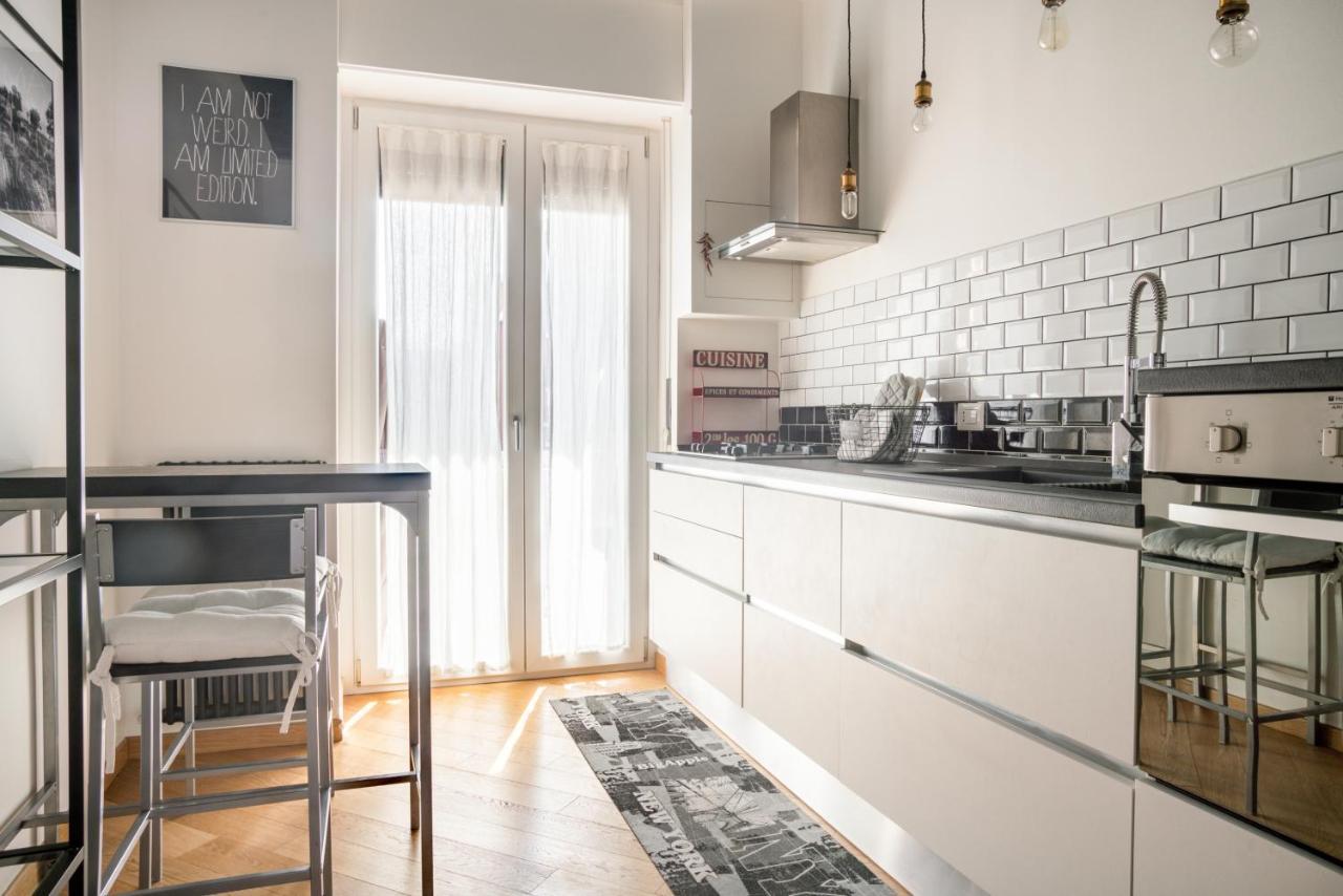 Elegante Bilocale In Zona Tortona Apartment Milan Bagian luar foto