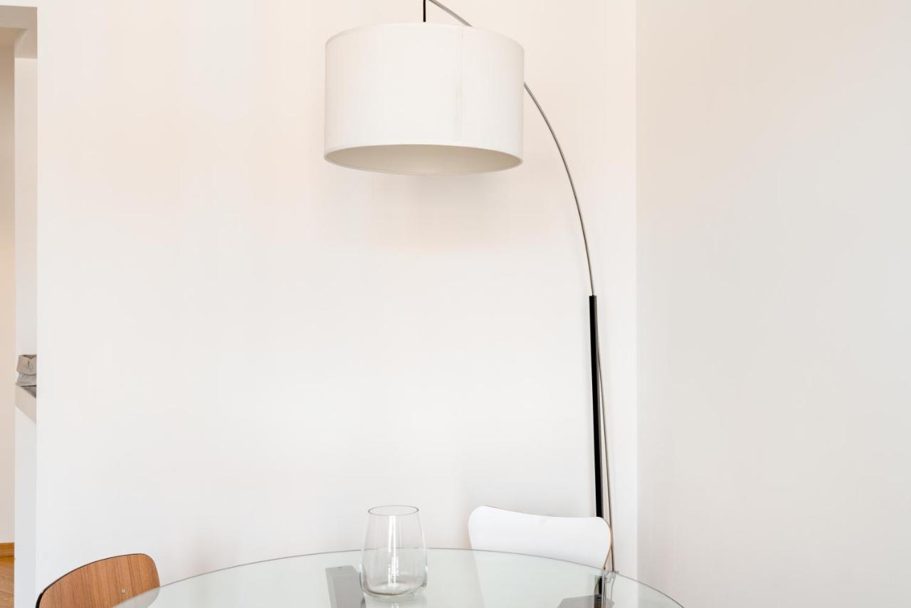 Elegante Bilocale In Zona Tortona Apartment Milan Bagian luar foto