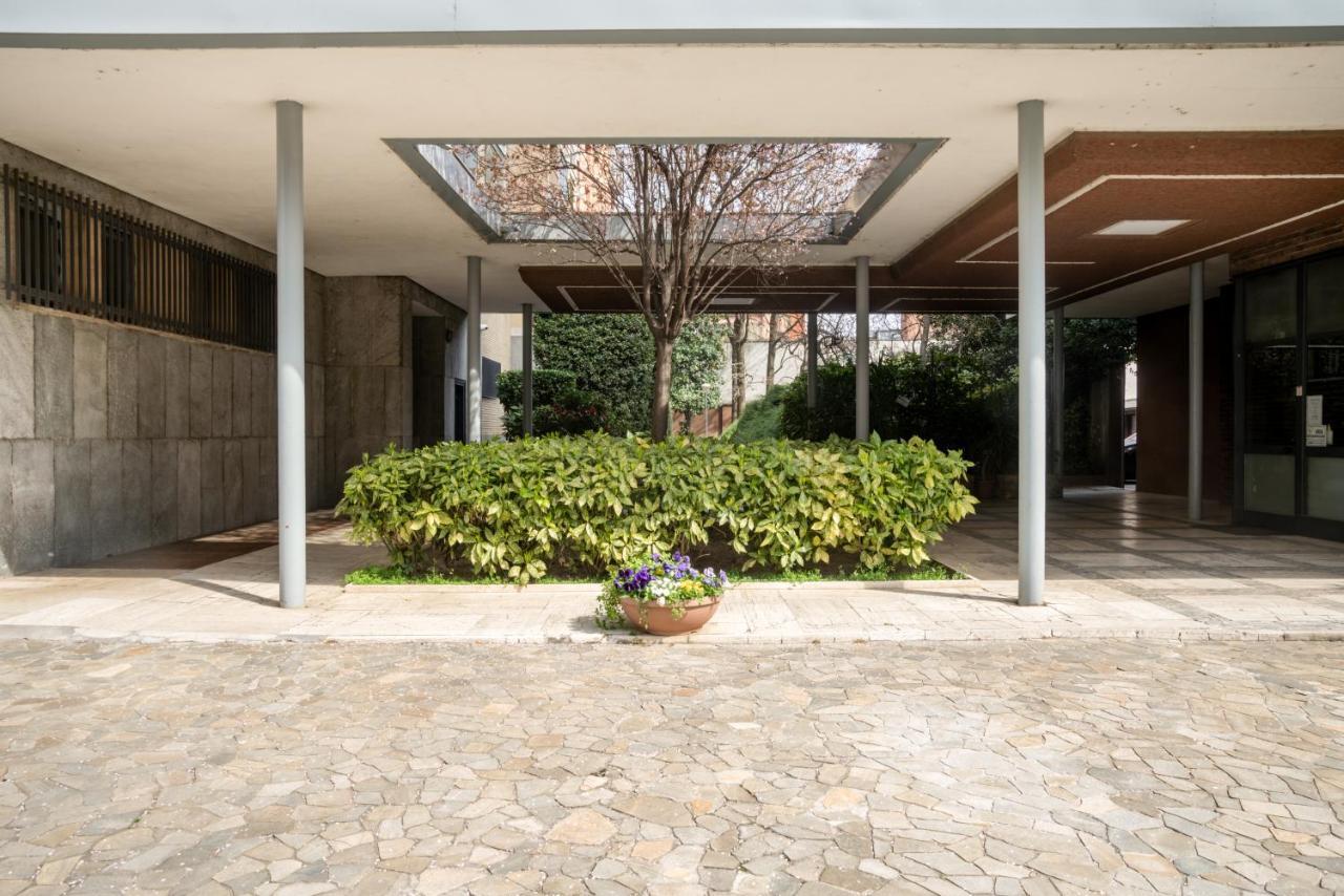 Elegante Bilocale In Zona Tortona Apartment Milan Bagian luar foto